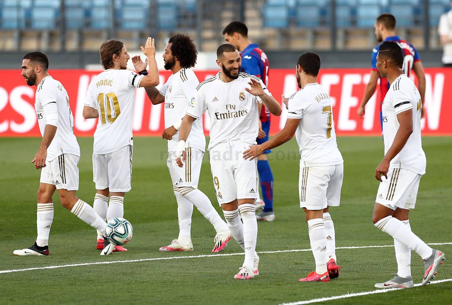 El Madrid logra un plácido triunfo ante el Eibar Madrid-Eibar