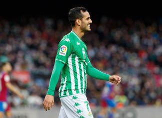 Heliópolis dances to the rhythm of Juanmi El Betis asalta el Camp Nou de la mano de Juanmi