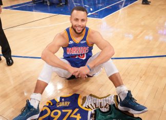 Stephen Curry, the best 3-point shooter in history Stephen Curry se convierte en el mayor triplista de la historia