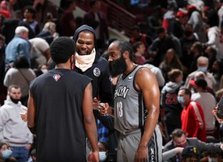 James Harden rampages wherever he goes James Harden arrasa por donde pasa
