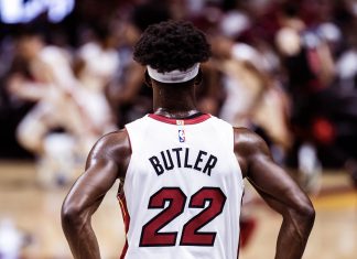 ‘Playoff Jimmy’ takes the deer by the horns 'Playoff Jimmy' coge al ciervo por los cuernos