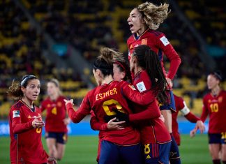 Festival of goals for Spain at their World Cup debut Festival de goles de España en su debut mundialista
