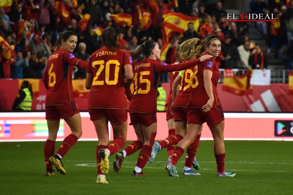 España se da un baño de masas en La Rosaleda