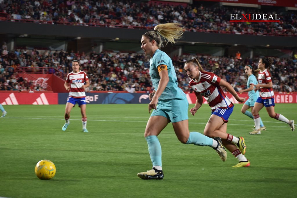 Alexia Putellas y jugadoras del Granada CF en Los Cármenes