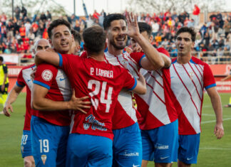 Un Algeciras CF de escuadra y cartabón Un Algeciras CF de escuadra y cartabón